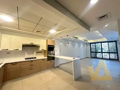 Fully modern | Next to park | Ready now