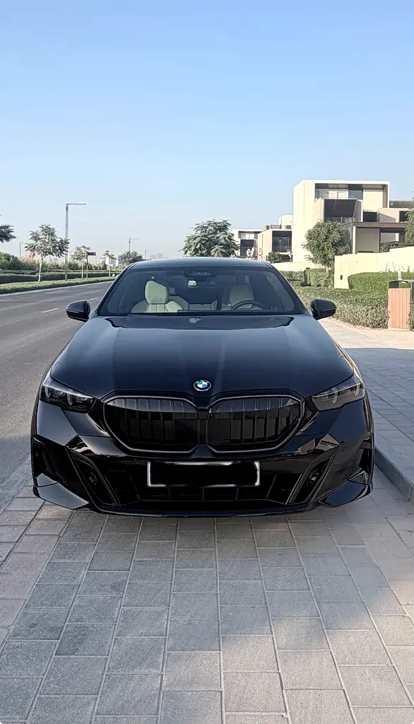 BMW 5-Series 2026 — photo 1 of 11
