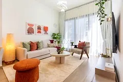 Stylish 1BR Apartment Just Steps from Town Square Park, Minutes Drive to Miracle Garden, Liva Apartm
