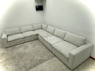 Like new condition the one brand 6 pieces sofa