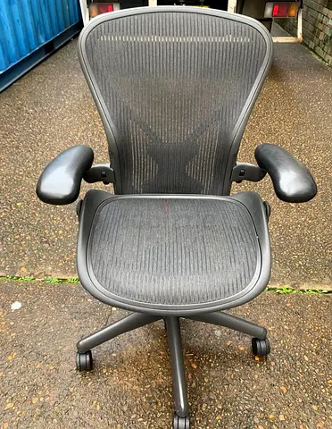 For selling Herman Miller Areon classic chair size B size and C full loaded available