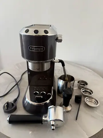 Delonghi Dedica Arte ECM885 (UAE model)