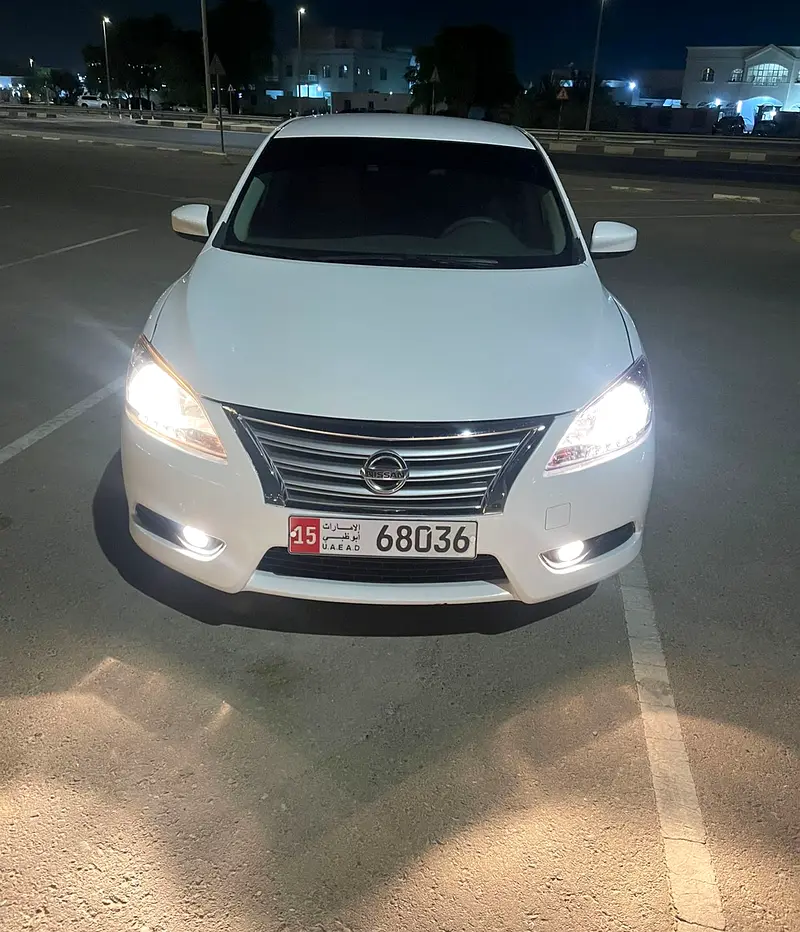 Nissan Sentra 2019 — photo 1 of 5