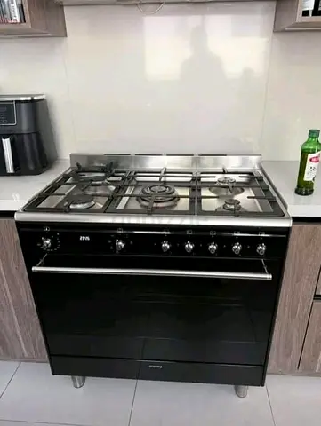Latest Smeg Top 5 Burner Gas Down Oven Electric Cooker Range Size 90×60 cm