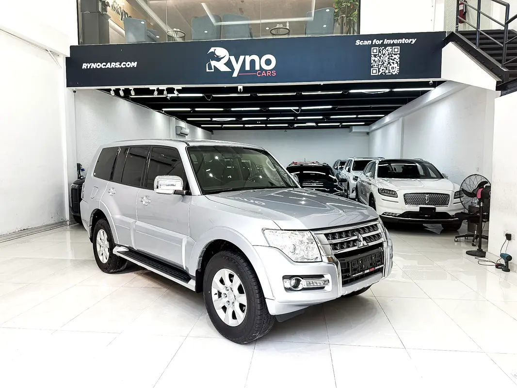 Mitsubishi Pajero 2017 — photo 1 of 19