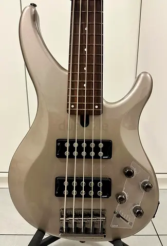 TRBX 305 Yamaha Electric Bass, 5Strings, Passive/Active