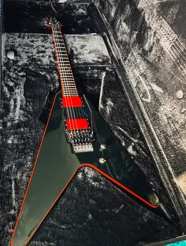 Schecter Gary Holt flying v