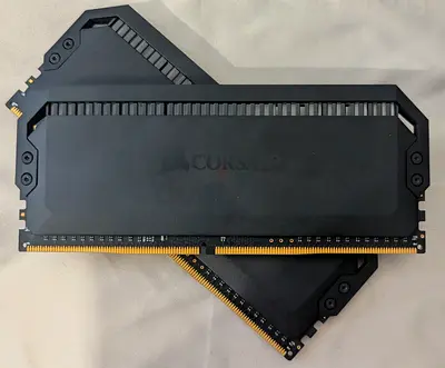 16Gb (2x8) DDR4 RAM - Corsair Dominator Platinum RGB