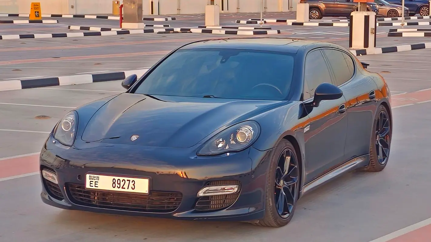 Porsche Panamera 2012 — photo 1 of 5