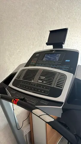 Treadmill with Console and Tablet Holder - excellent Working Condition