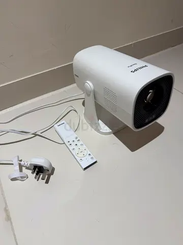 Philips Pico Portable Projector with Remote - Good Condition