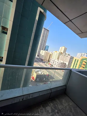 غرفة وصالة للإيجار السنوي في عجمان النعيمية 2 ثلاث بلكونات خزائن بالحائط غاز مركزي جيم مجاني مسبح مجاني كيدز اريا
