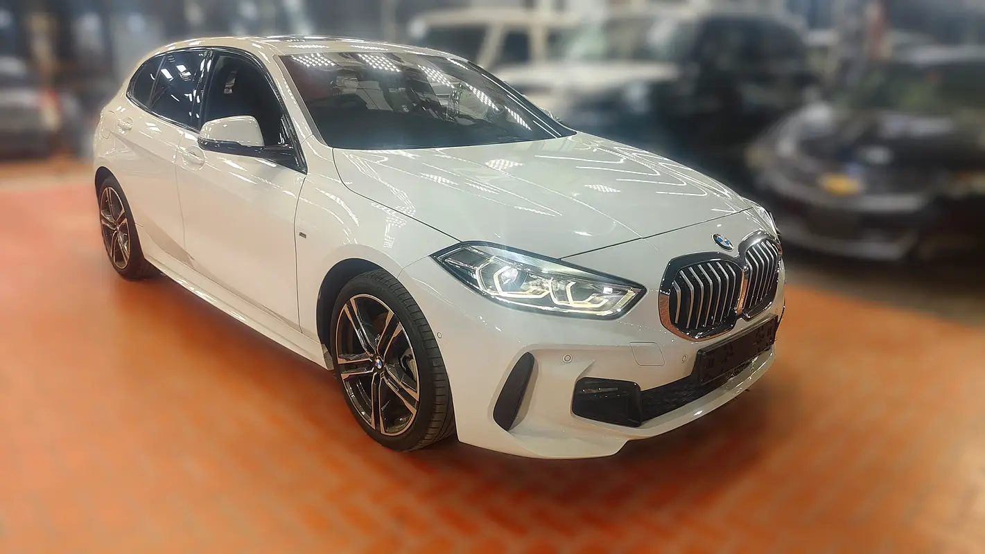 BMW 1-Series 2024 — photo 1 of 9