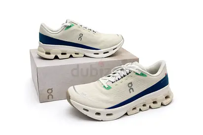 On Cloud-running women’s White/Blue Running Shoes - Size 39, never used