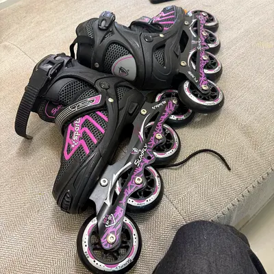Pair of womens adjustable inline rollerblades - size adjustable