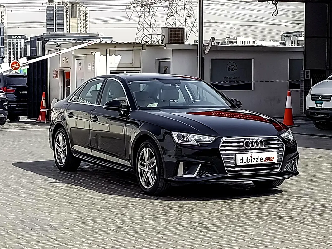 Audi A4 2019 — photo 1 of 14