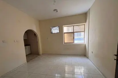 Studio apartment for rent in Al Naba'a, panoramic view, equipped kitchen, natural lighting, practical design and prime location.
