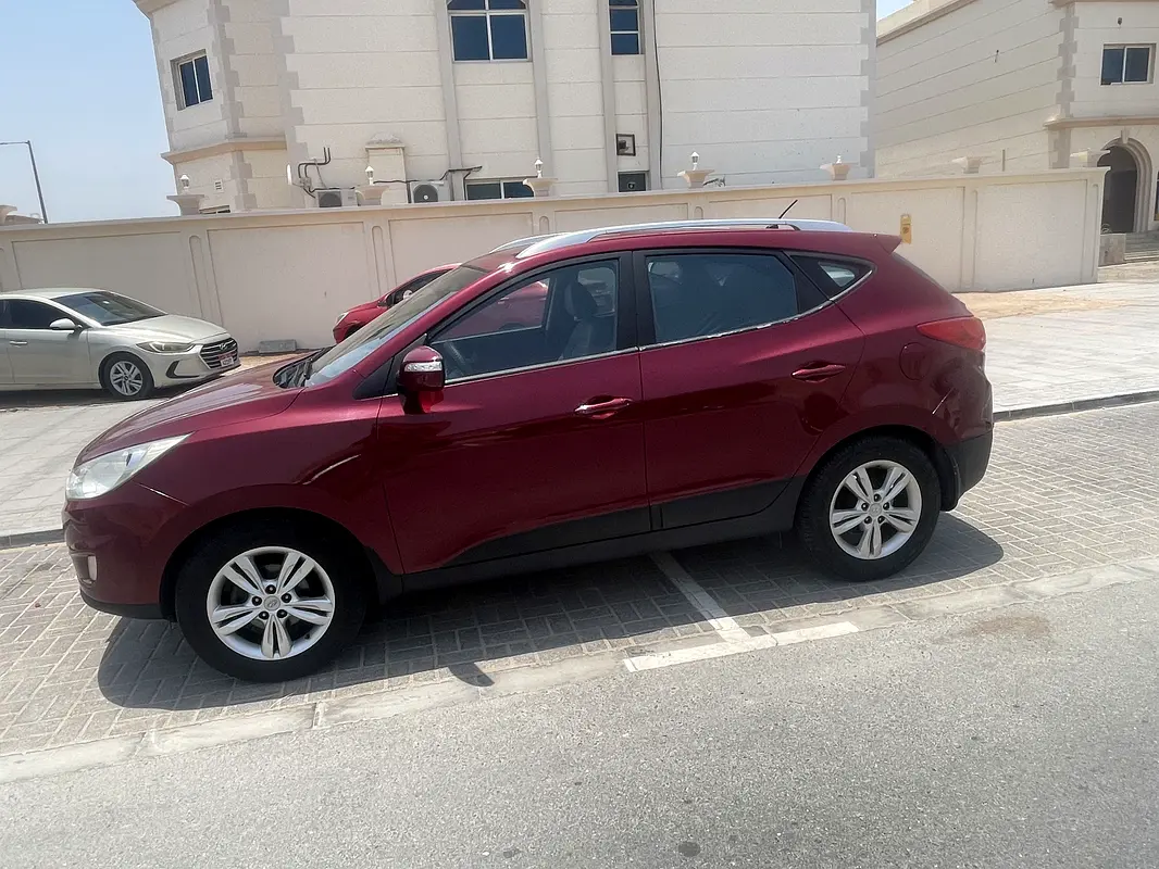 Hyundai Tucson 2011 — photo 1 of 10
