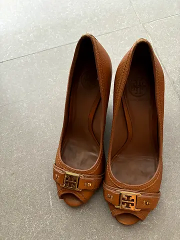 Authentic Tory Burch peep toe