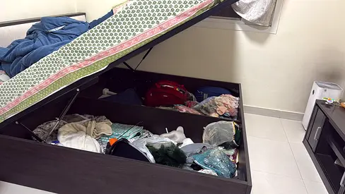 Sturdy Storage Bed Frame with Hydraulic Lift