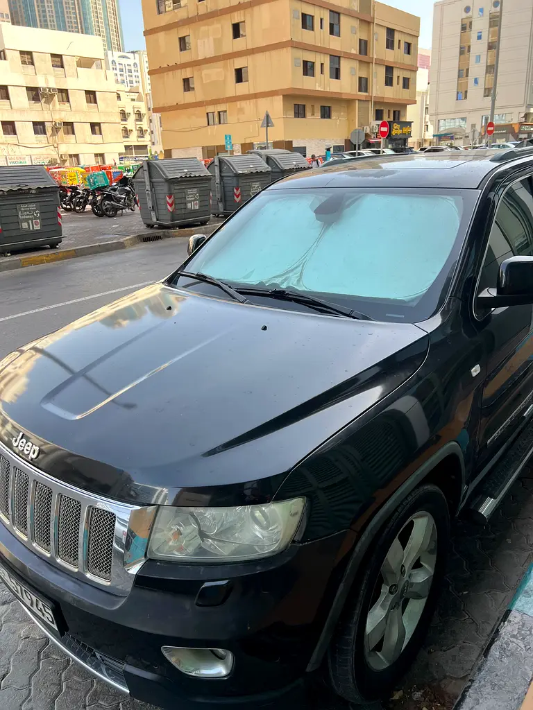 Jeep Grand Cherokee 2012 — photo 1 of 5