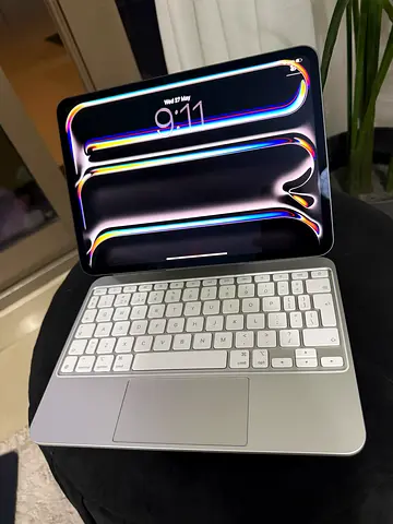 iPad Pro M4 11 256GB Wi-Fi with Magic Keyboard