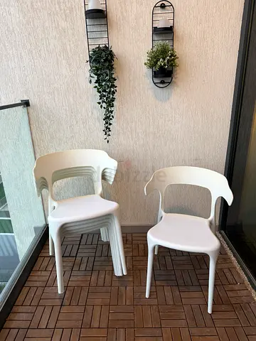 Set of 6 White Stackable Plastic Chairs - Rarely Used - Good Condition