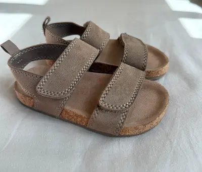HM infant sandals