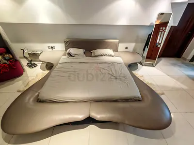 Flou Gray Leather Sculpture King Bed by Mario Bellini