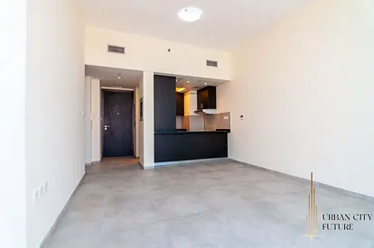 READY 2 MOVE IN - WELL MAINTAINED - SPACIOUS LAYOUT