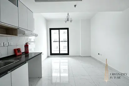 Well Maintained - Good for Single/Couples - RTA Bus available