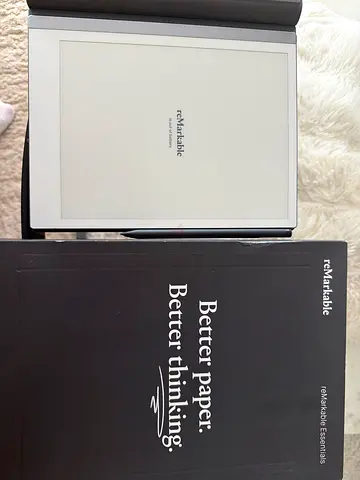 reMarkable 2 e-ink Tablet with Folio Cover and Pen - Good Condition