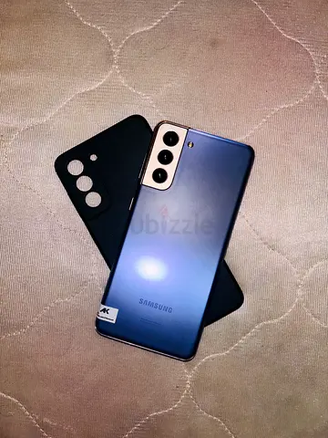 Samsung s22 5g super condition charger available 3+year a go call me