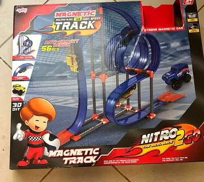 Magnetic track with car