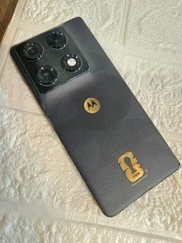 Motorola Fold (FIFA Edition) - Good Condition, TDRA