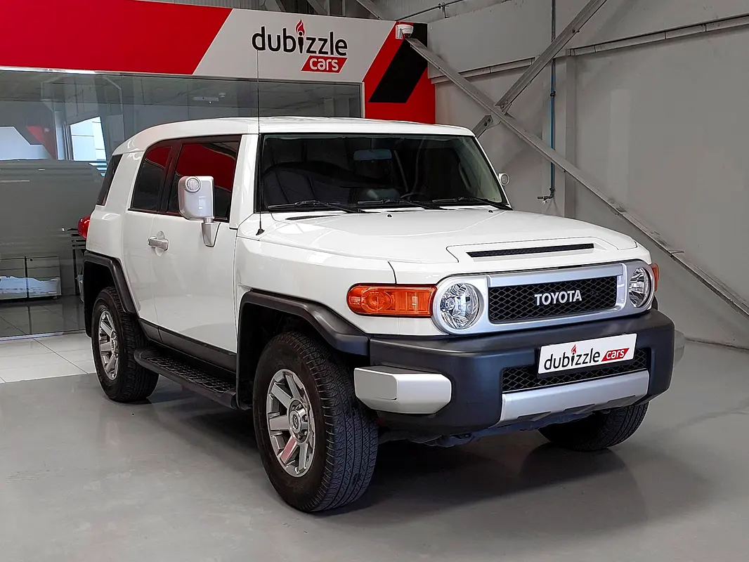 Toyota FJ Cruiser 2023 — photo 1 of 14