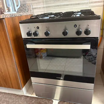 Siemens 4 Burner Gas Cooker – Double Glass – Excellent Condition - بوتاجاز Siemens 4 شعلة غاز دوبل ز