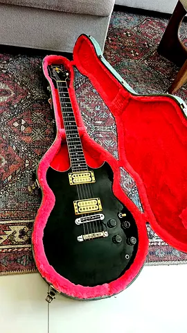 Electric guitar with hard case - double humbuckers, good condition