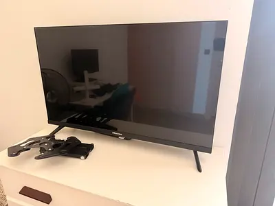 32 inch Hisense smart TV - Good Working Condition