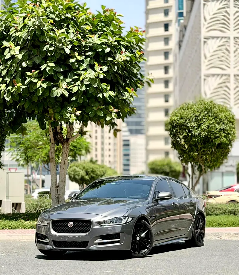Jaguar XE 2016 — photo 1 of 14
