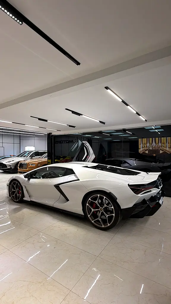 Lamborghini Revuelto 2025 — photo 1 of 18