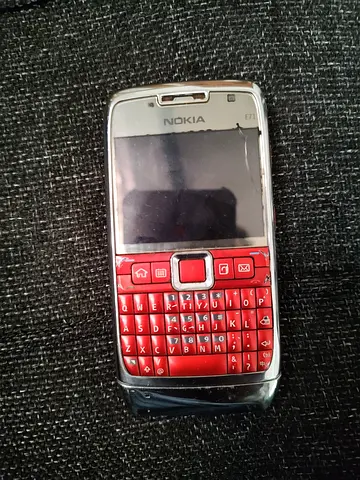 Nokia E71 classic red keyboard, used, not working condition