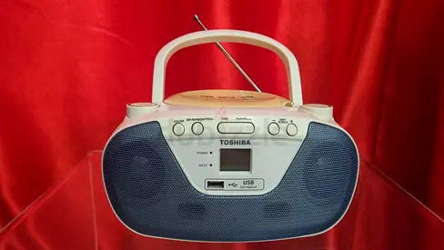 Toshiba Portable CD Mp3  Radio with USB Player - Good Condition