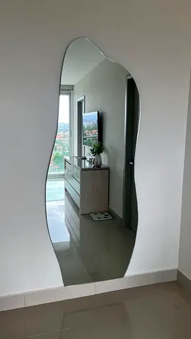 Full-length wavy mirror — modern irregular shape