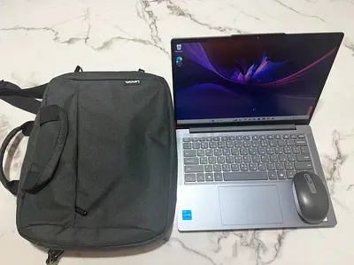 Lenovo laptop Core i5 13 gen , 16gb Ram, Gc UHD graphics used once