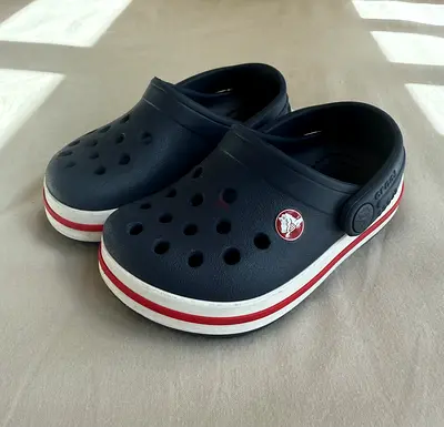 Crocs size 6