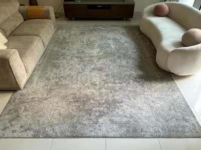 Large neutral-toned modern area rug (3.5m x 2.5m)