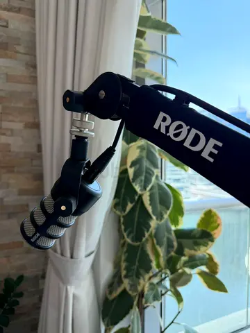 RØDE PodMic Podcaster-style Broadcast Microphone with RØDE PSA1+ Professional Studio Arm with Spring
