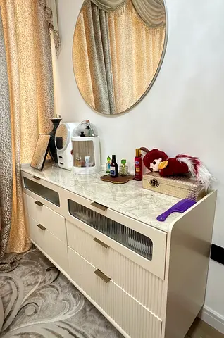 Good deal ‼️Make up table