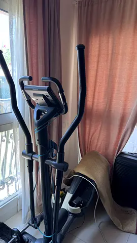Elliptical training machine